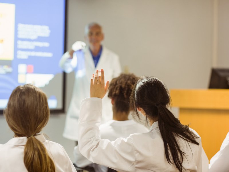 Új korszak a magyar doktori képzésekben: Innováció, együttműködés és megbecsülés Új korszak a magyar doktori képzésekben: Innováció, együttműködés és megbecsülés