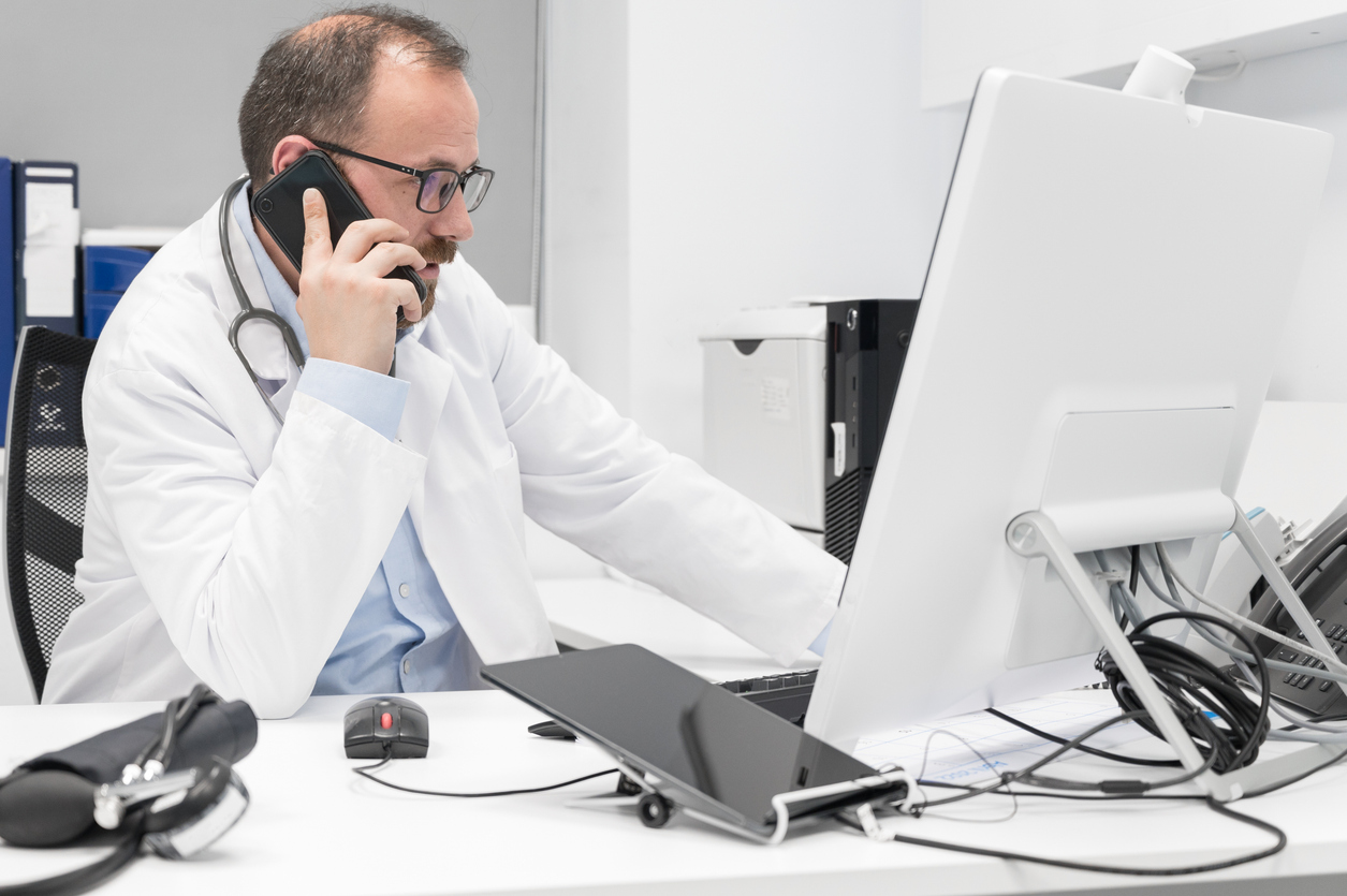 Egyre digitálisabb az egészségügy – de valóban kevesebb lett az orvosok adminisztrációja?